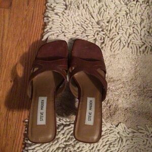 Steve Madden slip on sandals